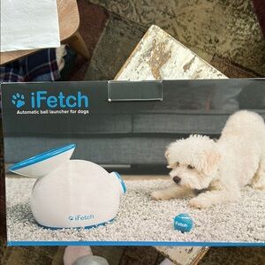 Automatic Ball Launcher for Dogs - White and Blue